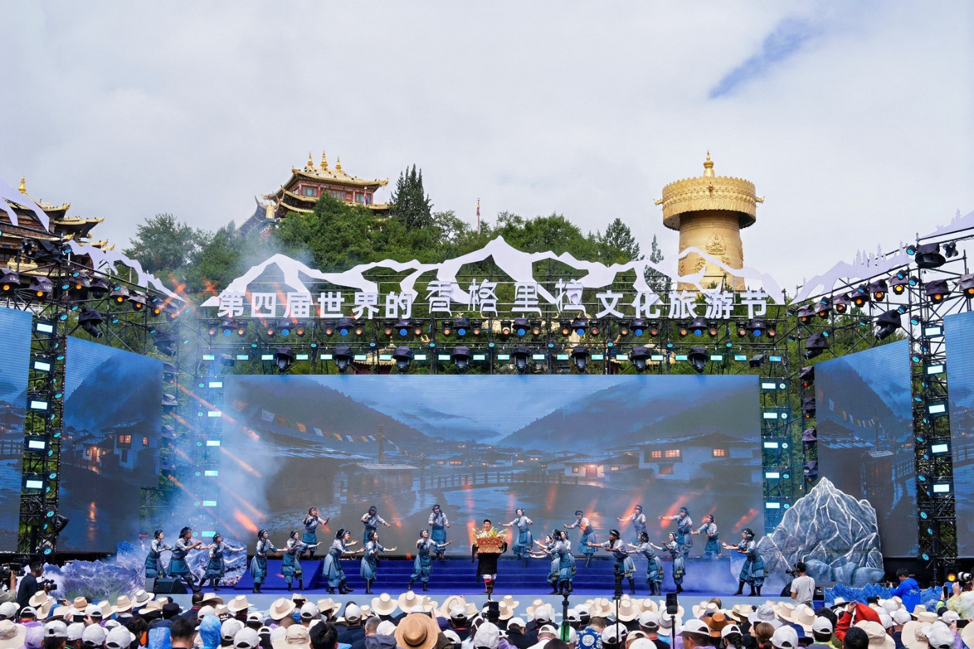 独克宗古城锅庄散场后,迪庆把“兴盛番族”写进了旅拍手册