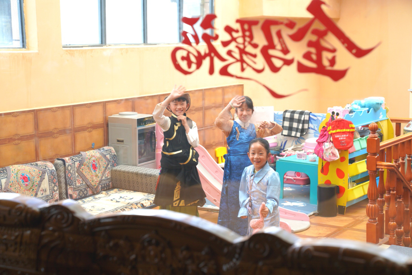 一张全家福里的民族团结密码