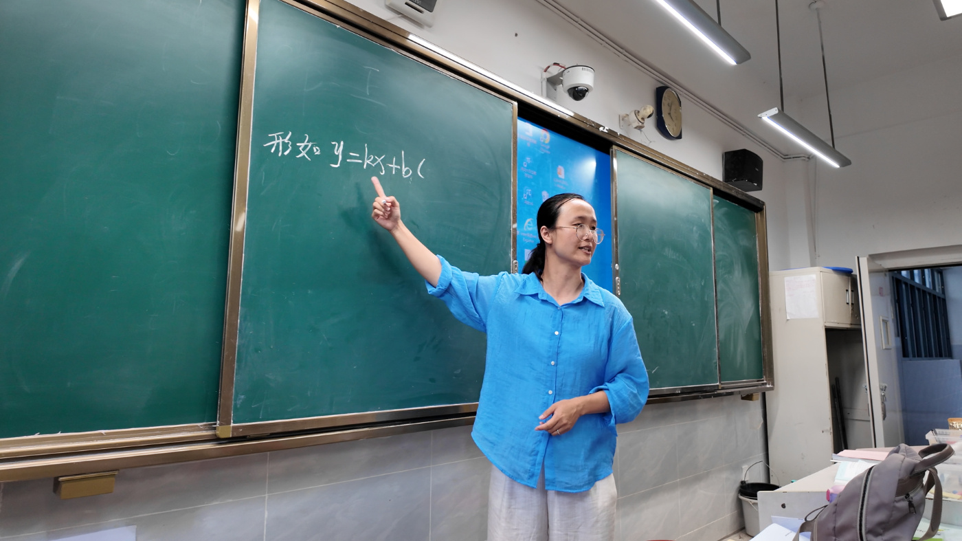 华坪女高首届毕业生回访：四人返乡扎根，接续执教行医普法