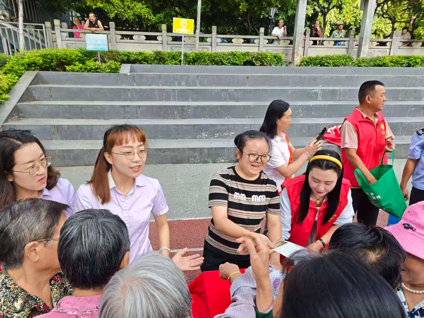 教师节特别策划丨接力张桂梅：被光照亮，又成为光
