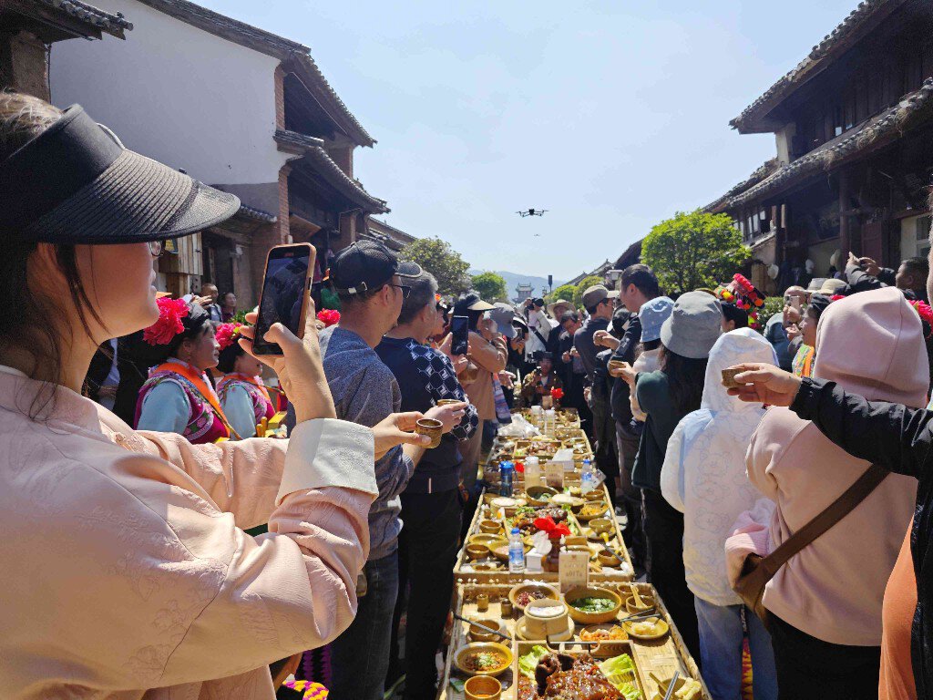 2024巍山小吃节盛大开幕舌尖细品烟火人间