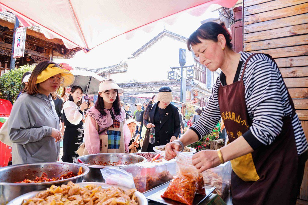 2024巍山小吃节盛大开幕舌尖细品烟火人间