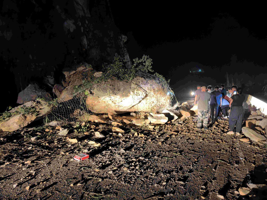 深夜国道两次山体崩塌零伤亡，富宁基层灾害响应链条经受住考验